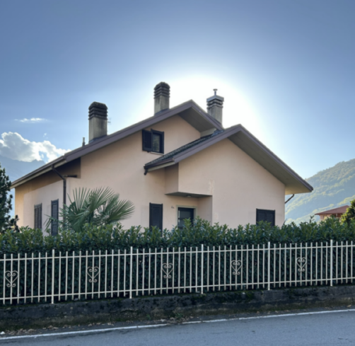 Casa vacanze Valtellinda, Bianzone Valtellina illuminata dal sole
