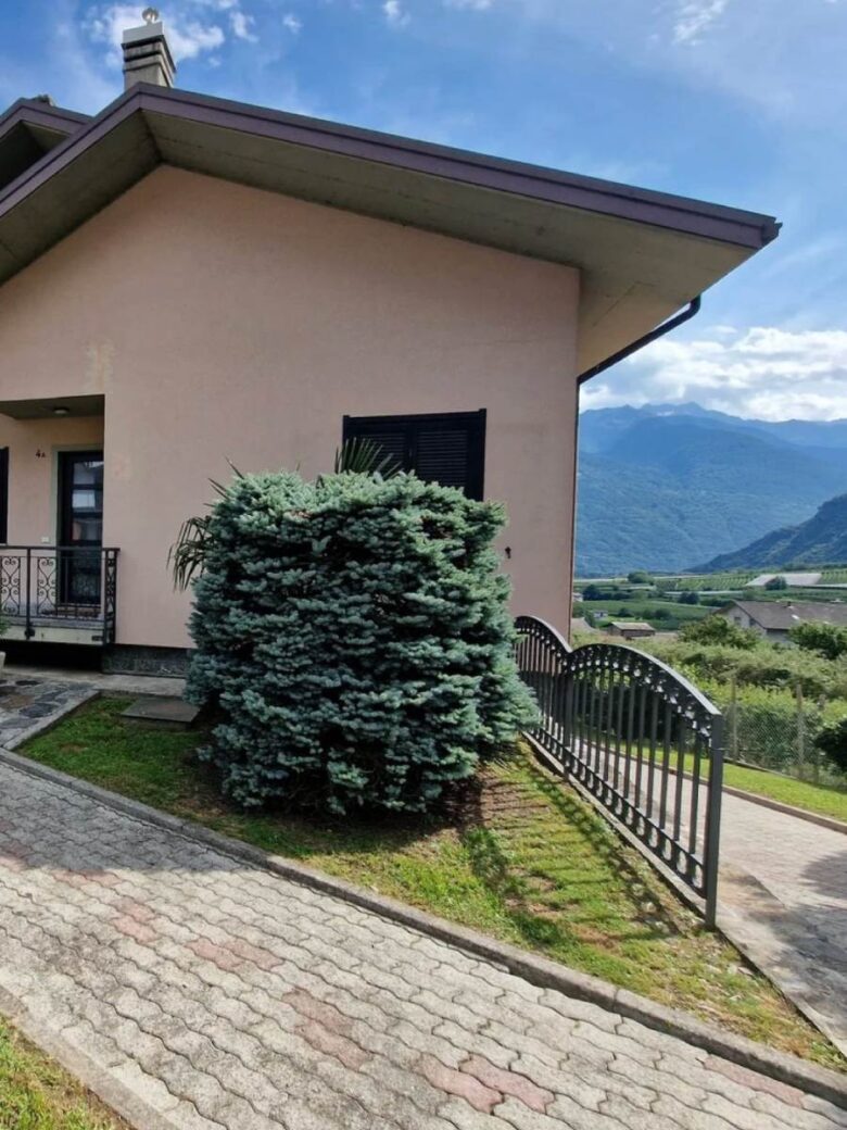 Valtellinda vista dall'esterno